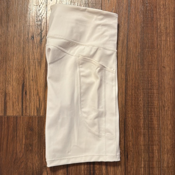 Athleta Small Ultimate Stash ll 7” Short - Picture 3 of 9